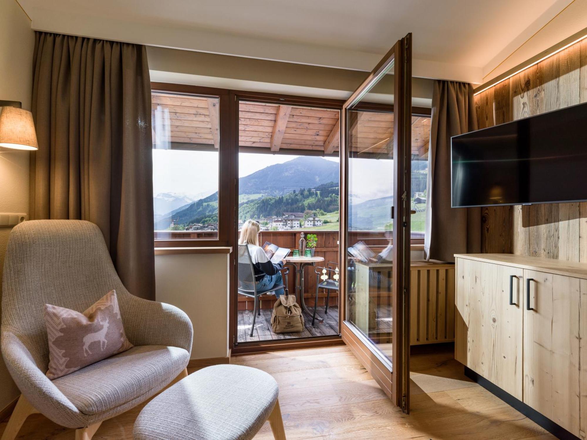 Hotel Waldfriede - Der Logenplatz Im Zillertal Fuegen Ngoại thất bức ảnh